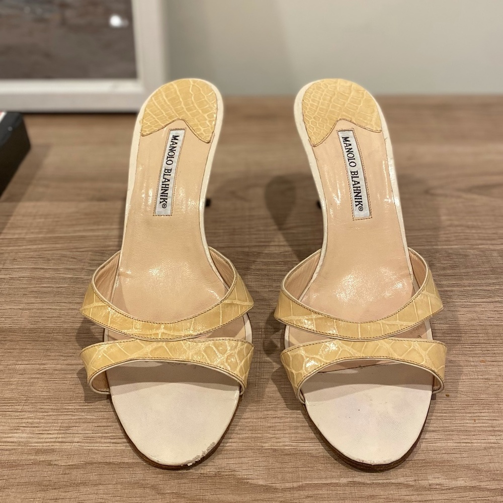 MANOLO BLAHNIK Alligator slide heels